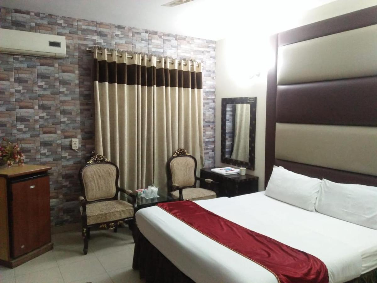 Tourist Inn Hotel Лахор Экстерьер фото