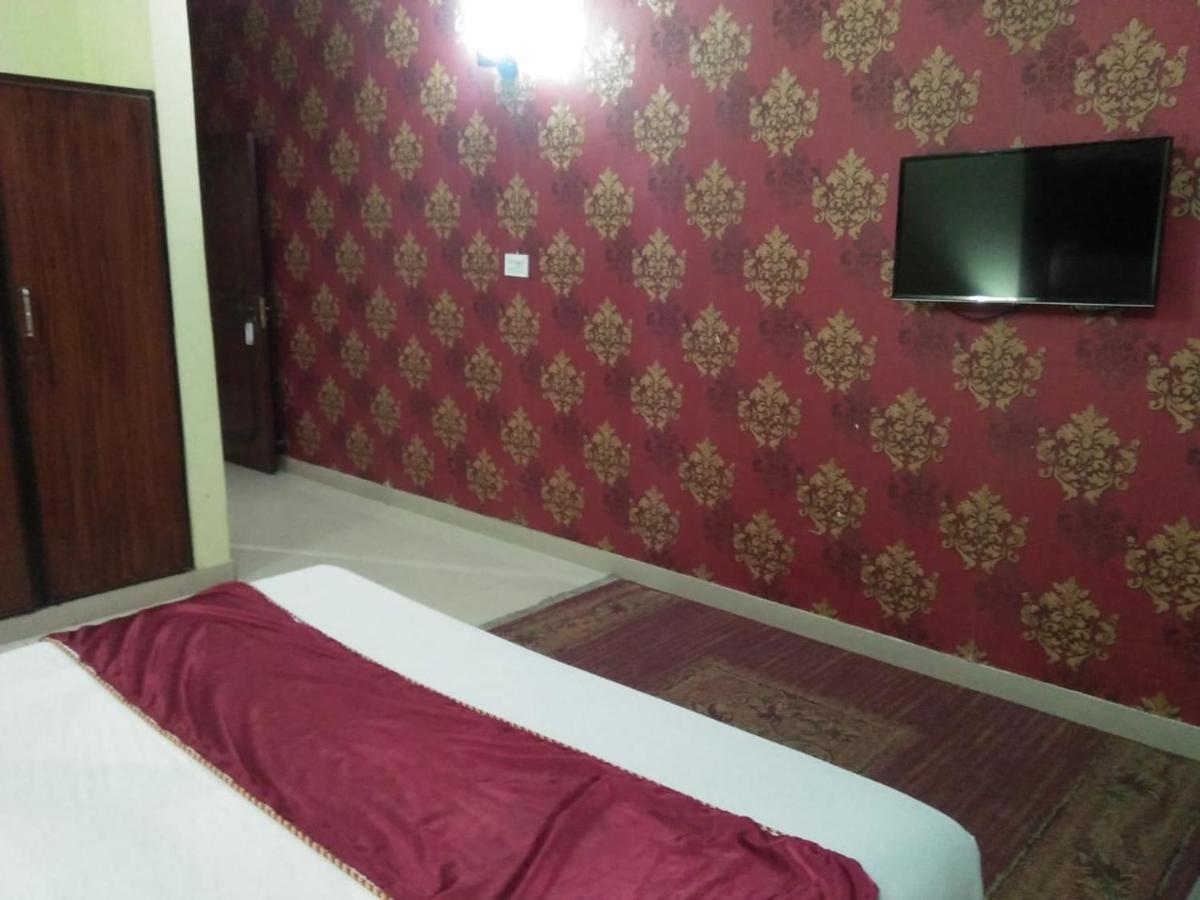 Tourist Inn Hotel Лахор Экстерьер фото