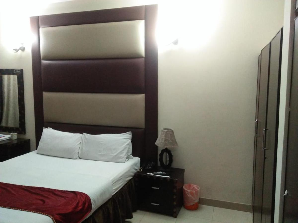 Tourist Inn Hotel Лахор Экстерьер фото