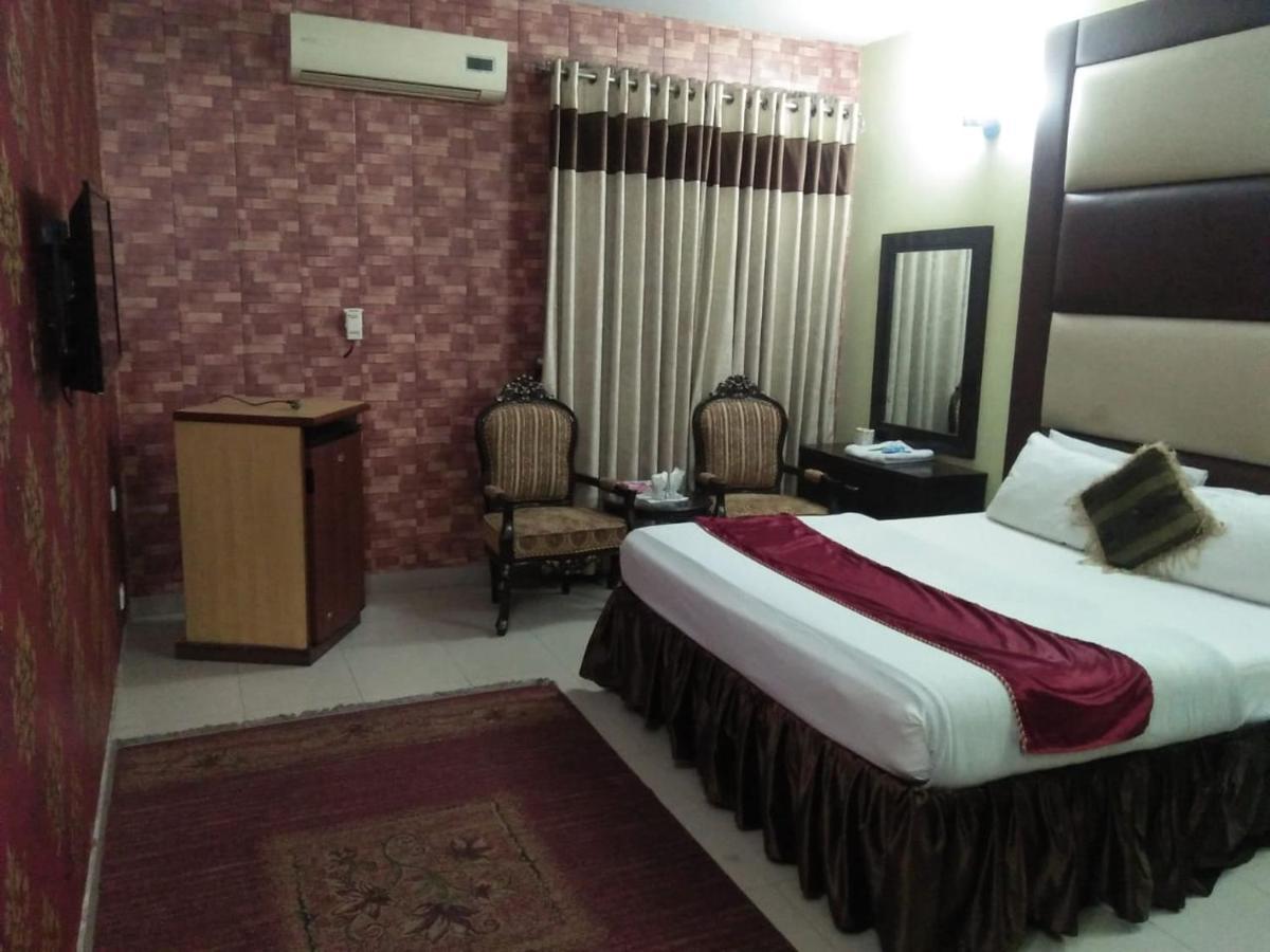 Tourist Inn Hotel Лахор Экстерьер фото
