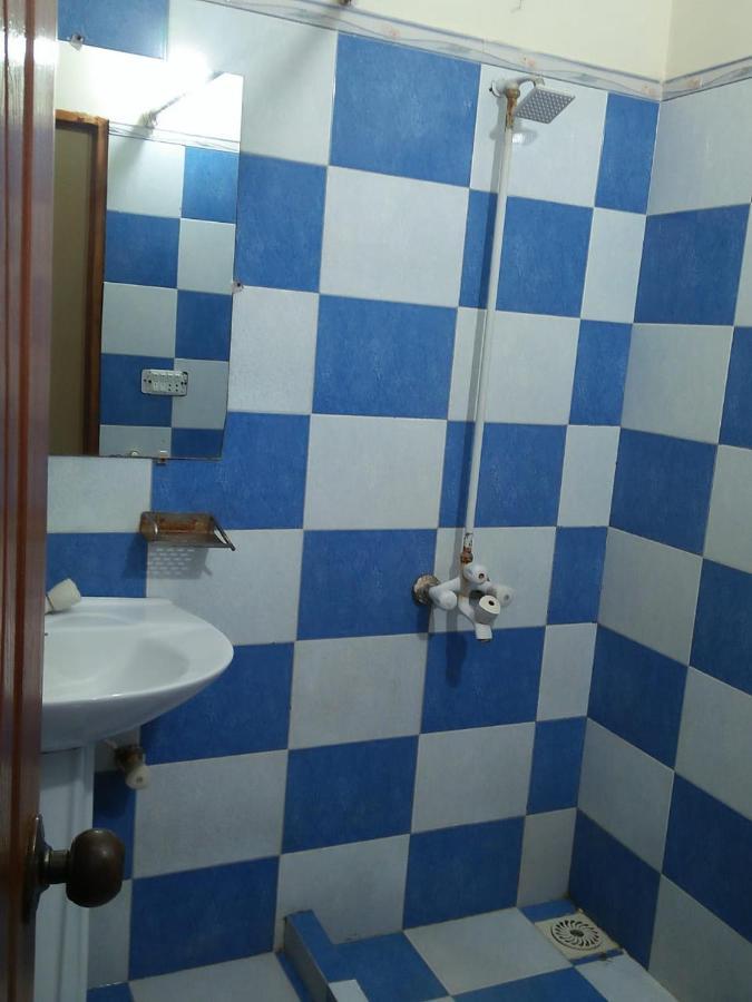 Tourist Inn Hotel Лахор Экстерьер фото