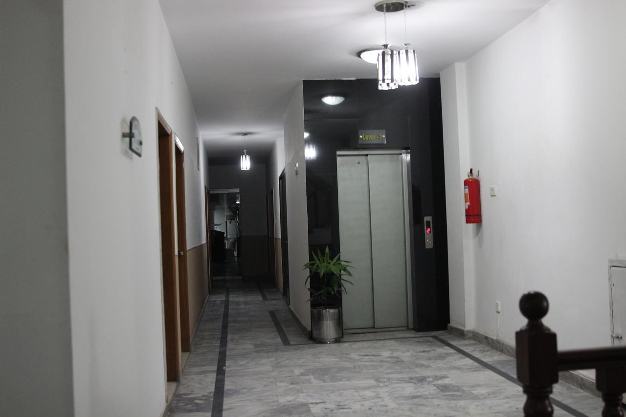 Tourist Inn Hotel Лахор Экстерьер фото