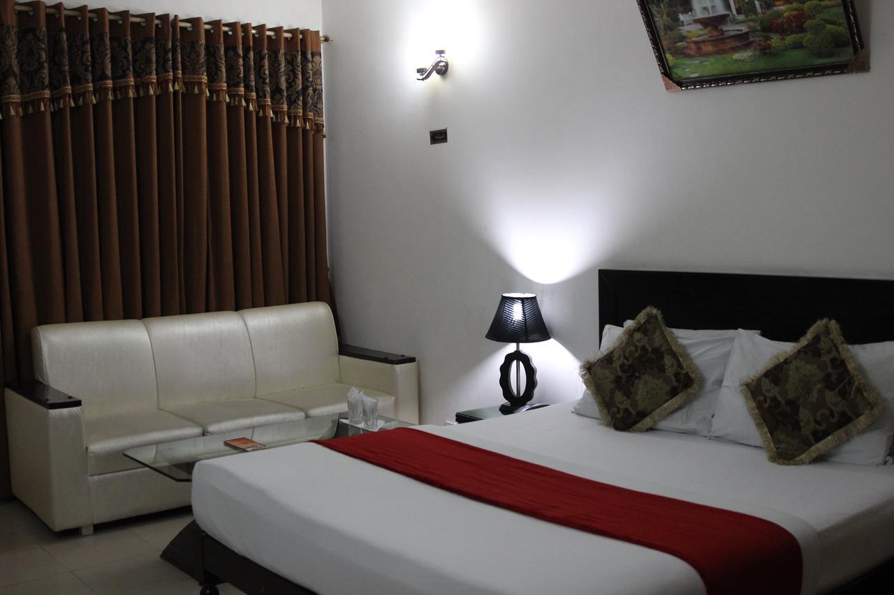 Tourist Inn Hotel Лахор Экстерьер фото