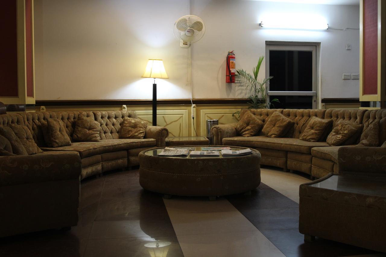 Tourist Inn Hotel Лахор Экстерьер фото