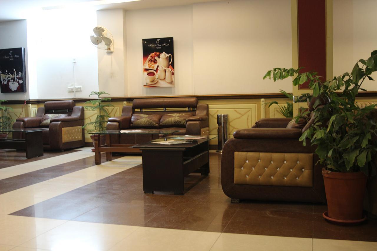 Tourist Inn Hotel Лахор Экстерьер фото