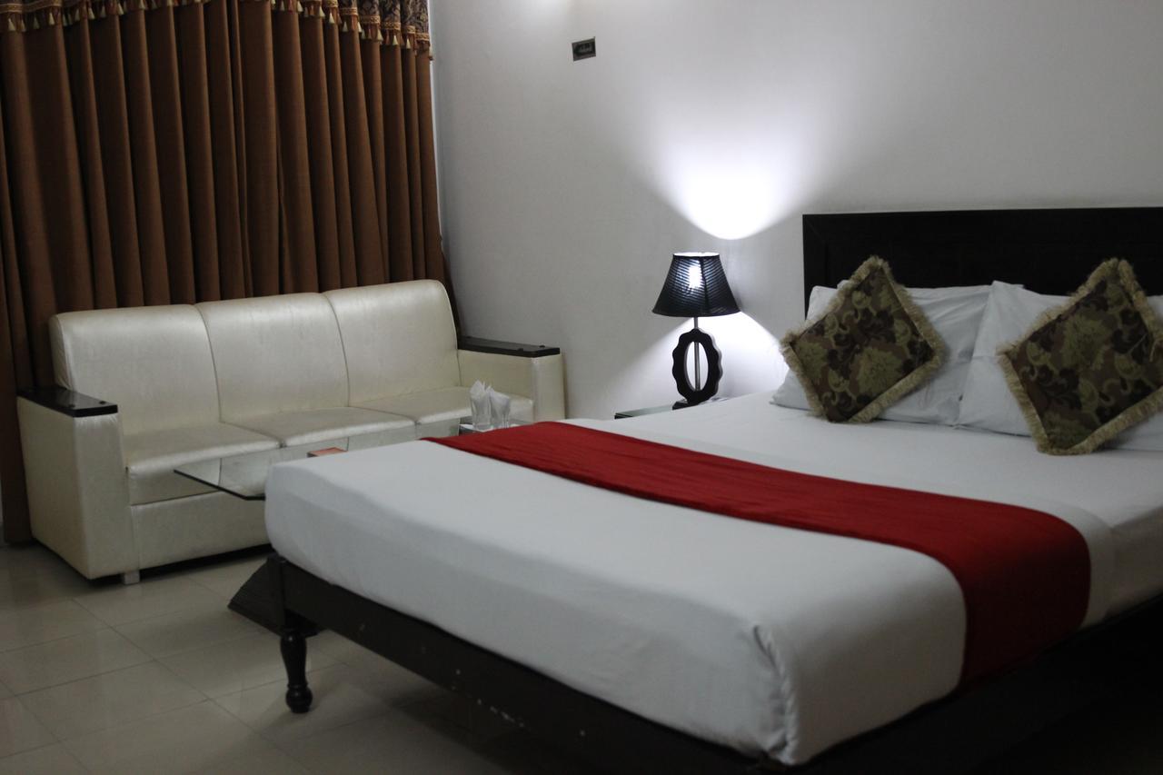Tourist Inn Hotel Лахор Экстерьер фото