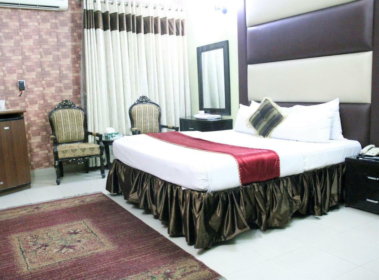 Tourist Inn Hotel Лахор Экстерьер фото